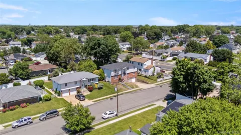 23 3rd Ave, Farmingdale, NY 11735