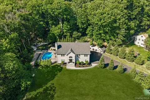 103 Teakettle Spout Rd, Mahopac, NY 10541
