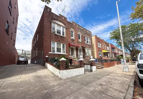 35-46 92nd St, New York, NY 11372