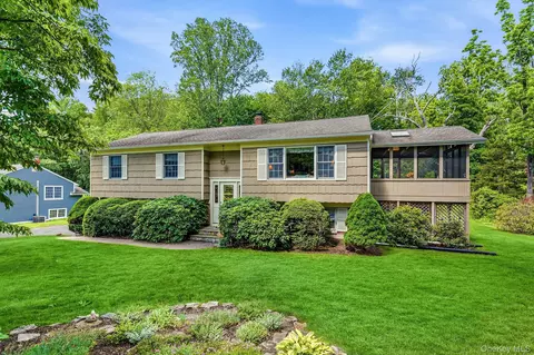 22 Locksley Ln, Bedford Hills, NY 10507