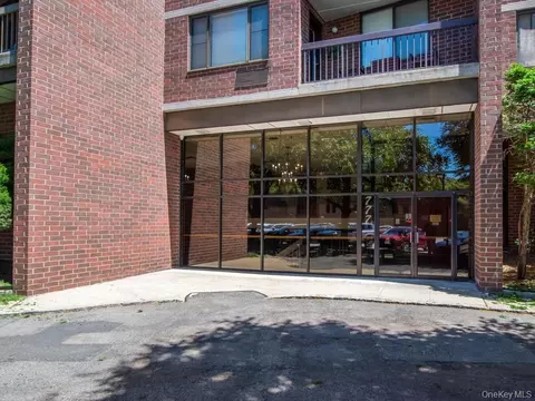 777 N Macquesten Pkwy #203, Mount Vernon, NY 10552