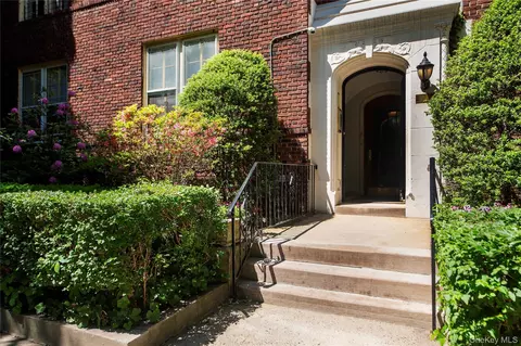 34-22 81 St #42, New York, NY 11372