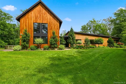 44 Woodlands Trl, Clinton, NY 12514