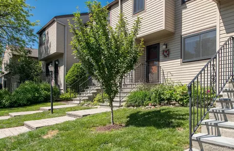 8 Knightsbridge #C, Poughkeepsie, NY 12603