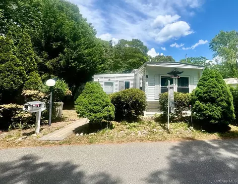 620 Montauk Hwy #25, Westhampton Beach, NY 11978