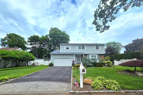 15 Winthrop Pl, Deer Park, NY 11729