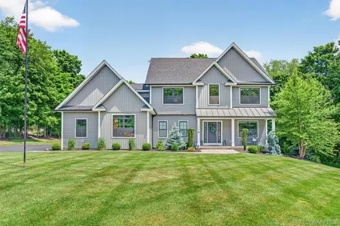 268 Lake Rd, Salisbury Mills, NY 12577