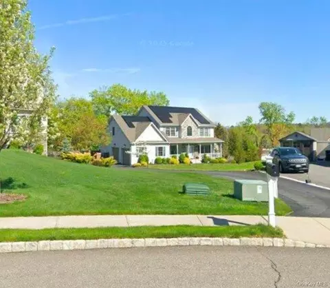 5 Gleneagles Ct, Monroe, NY 10950