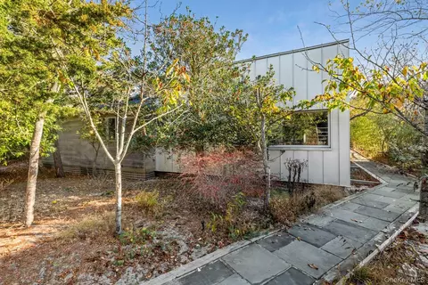 26 Ontario St, Ocean Beach, NY 11770
