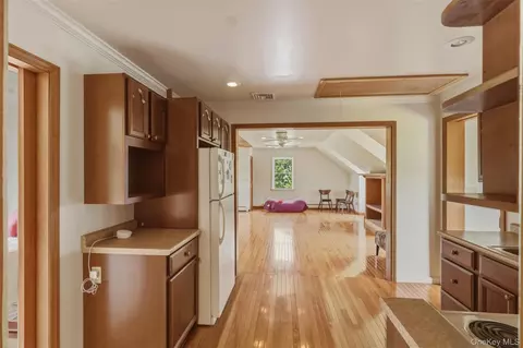 Entry Way - 79 Millbrook Rd, Wallkill, NY 12589 photo 5 of 5