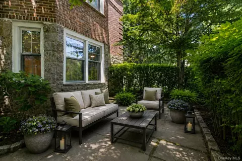 9 Sentry Pl #TR, Greenburgh, NY 10583