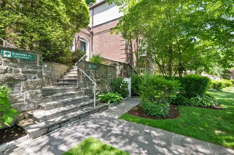 9 Sentry Pl #TR, Greenburgh, NY 10583