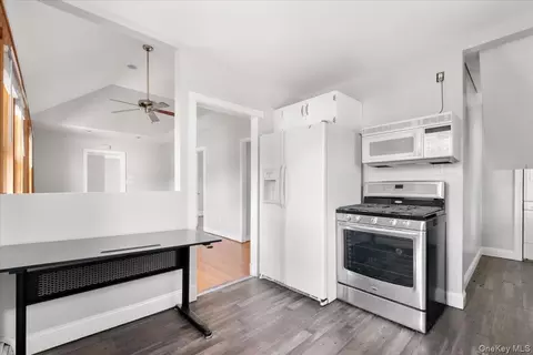 Entry Way - 85 Bleloch Ave, Peekskill, NY 10566 photo 3 of 4