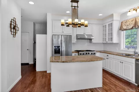 Kitchen - 4 Augusta Ct, Monroe, NY 10950 photo 5 of 6