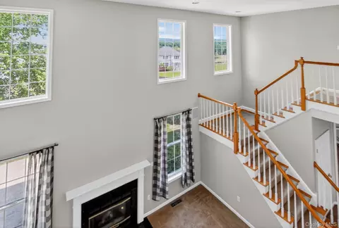 Entry Way - 4 Augusta Ct, Monroe, NY 10950 photo 2 of 3