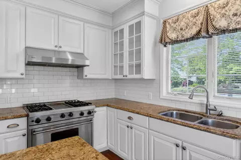 Kitchen - 4 Augusta Ct, Monroe, NY 10950 photo 6 of 6