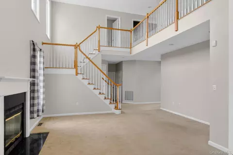 Living - 4 Augusta Ct, Monroe, NY 10950 photo 3 of 4