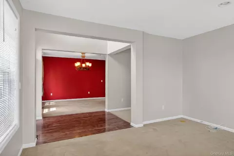 Living - 4 Augusta Ct, Monroe, NY 10950 photo 4 of 4