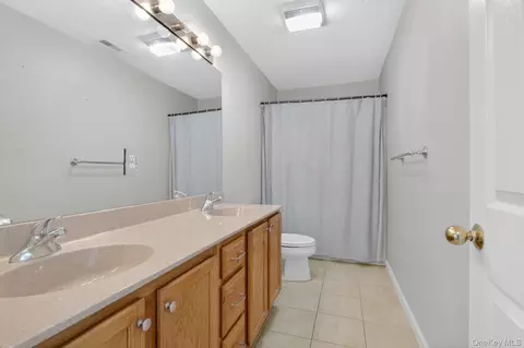 Bath - 4 Augusta Ct, Monroe, NY 10950 photo 2 of 5