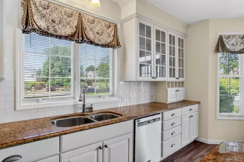 Kitchen - 4 Augusta Ct, Monroe, NY 10950 photo 2 of 6