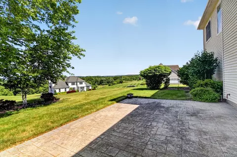 Exterior - 4 Augusta Ct, Monroe, NY 10950 photo 4 of 5
