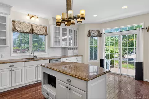 Kitchen - 4 Augusta Ct, Monroe, NY 10950 photo 3 of 6