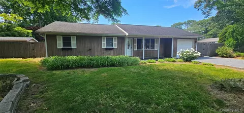 10 Twin Pine Ln, Center Moriches, NY 11934