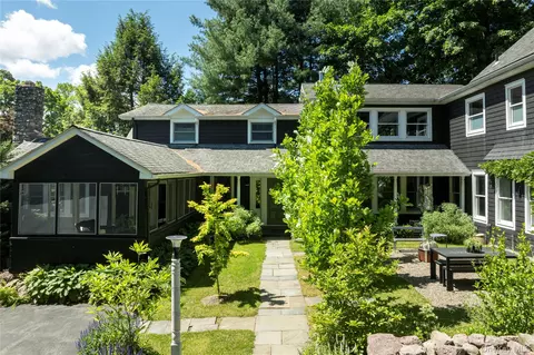 147 Smith Clove Rd, Central Valley, NY 10917