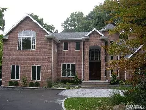 589 Landing Ave, Smithtown, NY 11787