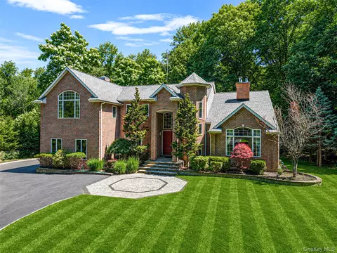 589 Landing Ave, Smithtown, NY 11787