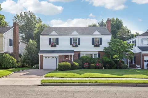 173 Meadbrook Rd, Garden City, NY 11530
