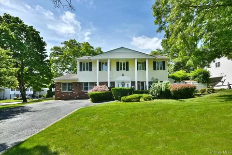22 Chatham Rd, Commack, NY 11725