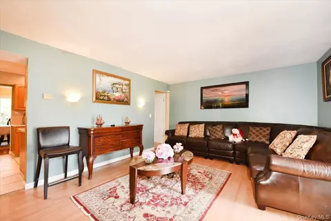 Living - 22 Chatham Rd, Commack, NY 11725 photo 4 of 5