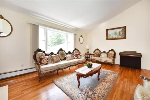 Living - 22 Chatham Rd, Commack, NY 11725 photo 2 of 5