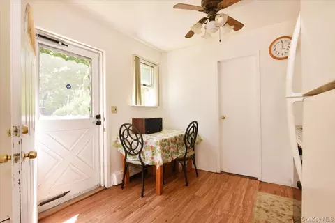 Entry Way - 22 Chatham Rd, Commack, NY 11725 photo 4 of 4
