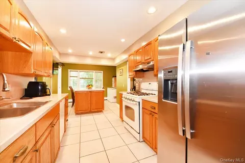 Kitchen - 22 Chatham Rd, Commack, NY 11725 photo 1 of 4