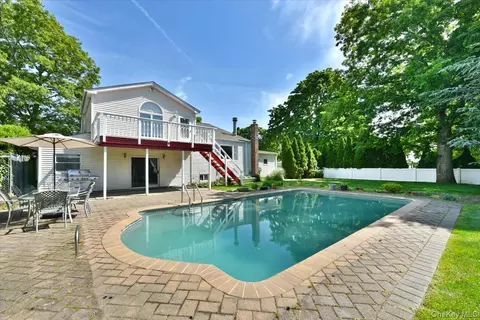 Exterior - 22 Chatham Rd, Commack, NY 11725 photo 4 of 6