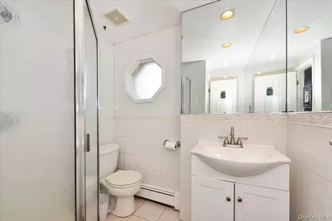 Bath - 22 Chatham Rd, Commack, NY 11725 photo 1 of 4
