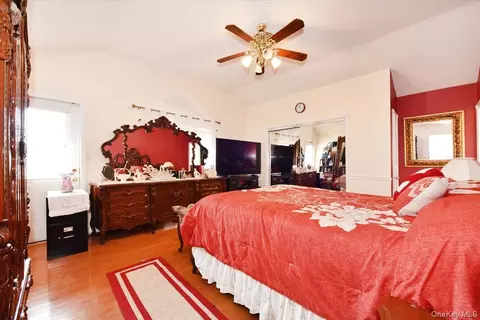Bedroom - 22 Chatham Rd, Commack, NY 11725 photo 2 of 7