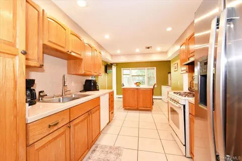Kitchen - 22 Chatham Rd, Commack, NY 11725 photo 2 of 4