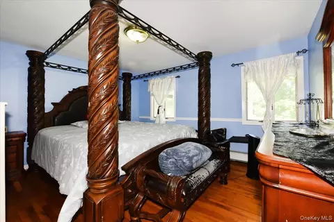 Bedroom - 22 Chatham Rd, Commack, NY 11725 photo 3 of 7