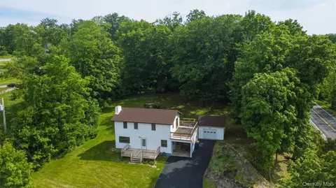 2 Enderkill Dr, Staatsburg, NY 12580