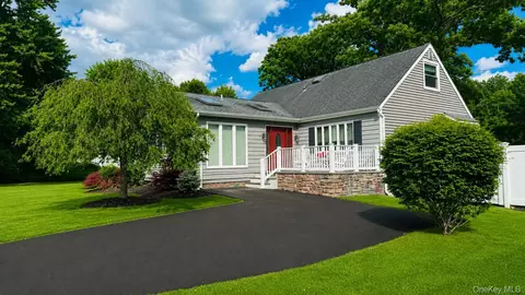 52 Brilner Dr, Smithtown, NY 11787