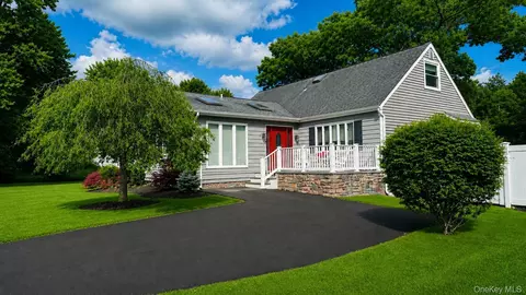 52 Brilner Dr, Smithtown, NY 11787