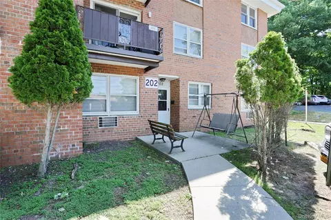202 Kearsing Pkwy, Ramapo, NY 10952