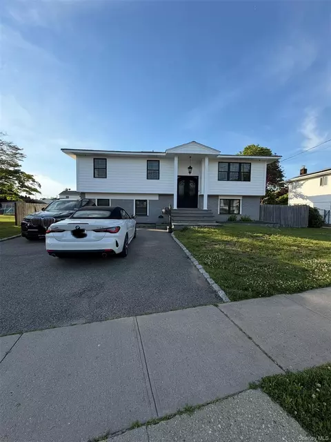 19 Jersey St, Hicksville, NY 11801