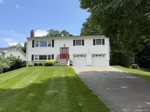 15 Round Tree Ln, Cortlandt, NY 10548