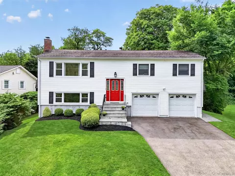 15 Round Tree Ln, Cortlandt, NY 10548