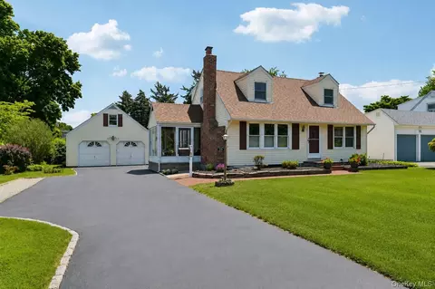 33 Cornell St, East Northport, NY 11731