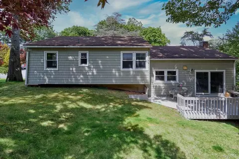 72 Hickory Hill Dr, Greenburgh, NY 10522